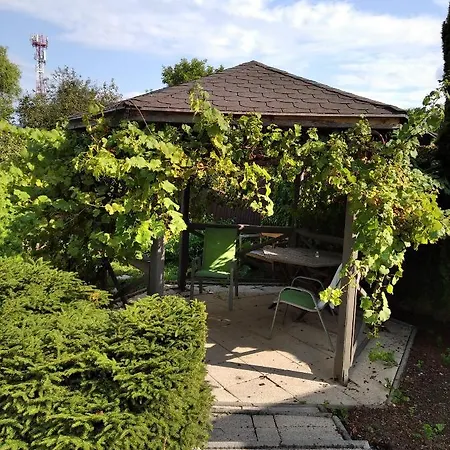 Pri Kupeloch Guest house